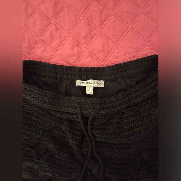 ABERCROMBIE & FITCH CROCHET SHORTS - Picture 5 of 5